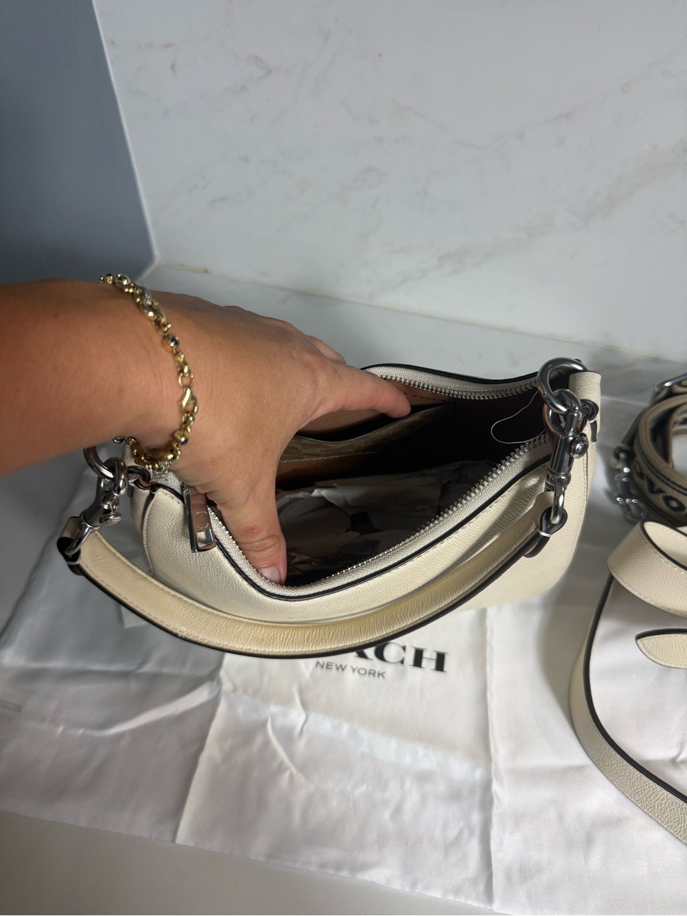 COACH Crossgrain leather small hobo crossbody bag - White NWT - Picture 9 of 16